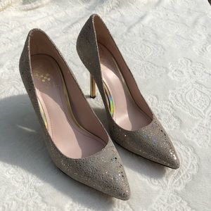 Vince Camuto gray sparkle Pumps